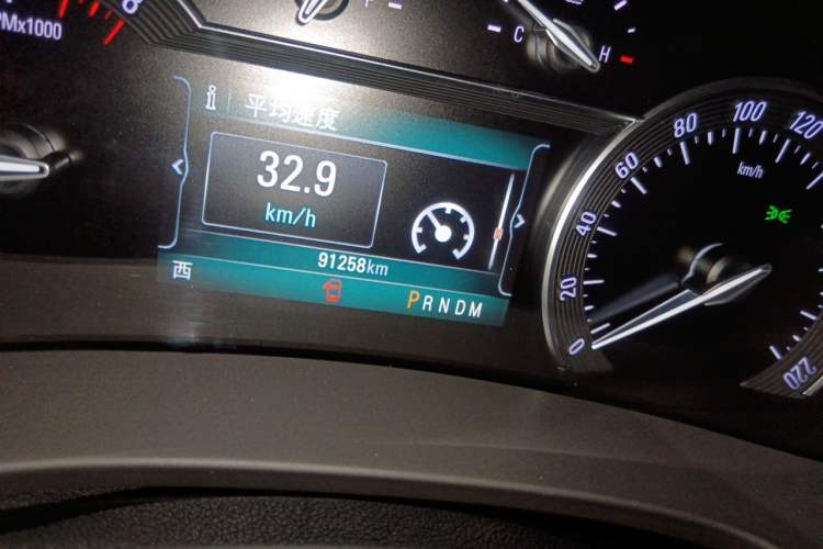 Used Buick GL8 2017 ES 28T Luxury Model China V Standard Odometer Close Up