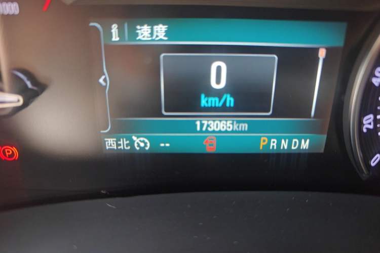 Used Buick GL8 2017 ES 28T Luxury Model China V Standard Odometer Close Up