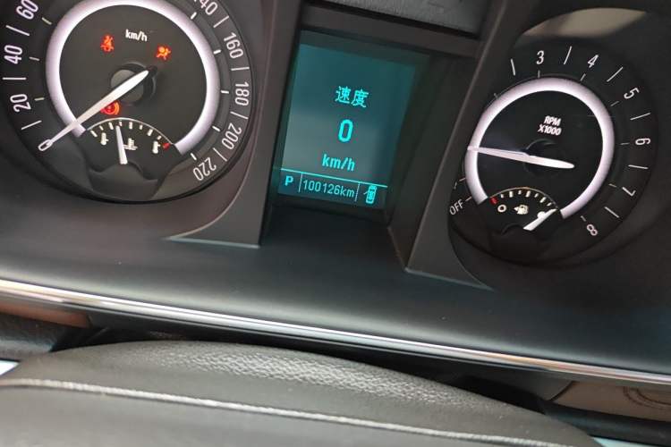 Used Buick GL8 2017 25S Comfort Version China V Standard Odometer Close Up