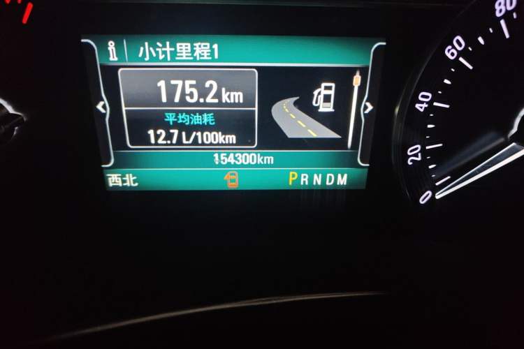Used Buick GL8 2017 ES 28T Luxury Model China V Standard Odometer Close Up