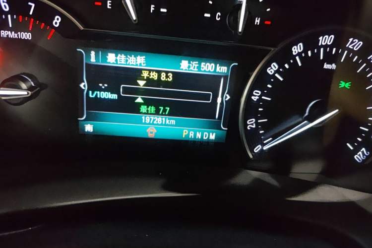 Used Buick GL8 2017 ES 28T Luxury Model China V Standard Odometer Close Up