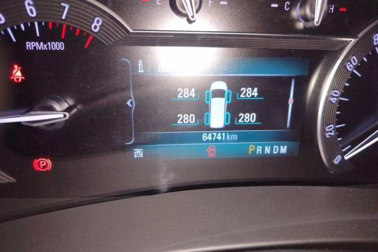 Used Buick GL8 2017 ES 28T Luxury Model China V Standard Odometer Close Up