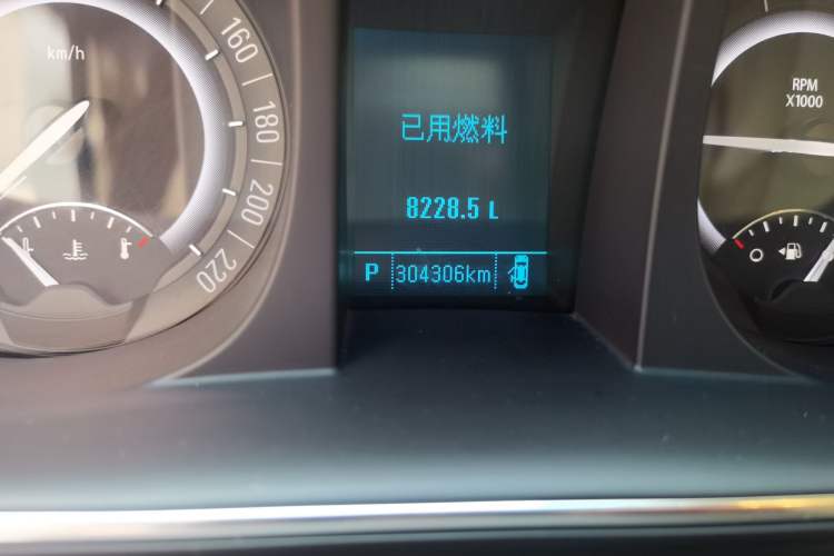 Used Buick GL8 2017 25S Prestige Version China V Standard Odometer Close Up