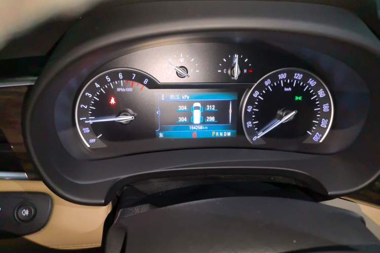 Used Buick GL8 2017 ES 28T Flagship Model China V Standard Odometer Close Up