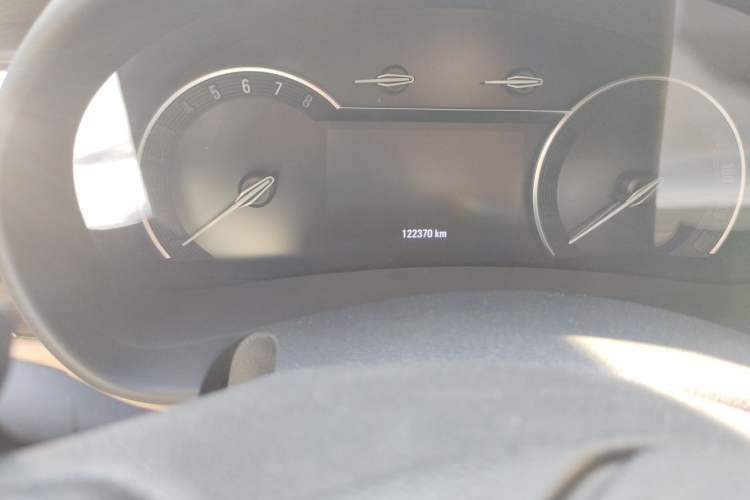 Used Buick GL8 2017 ES 28T Flagship Model China V Standard Odometer Close Up