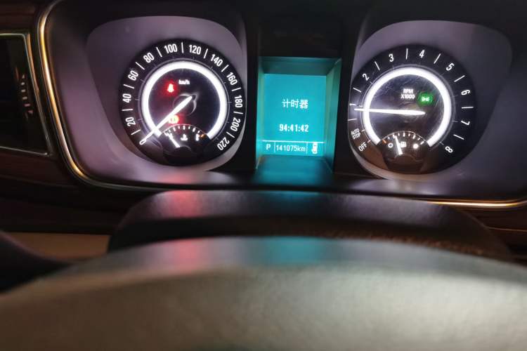 Used Buick GL8 2017 25S Luxury Version China V Standard Odometer Close Up