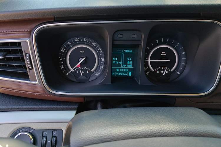 Used Buick GL8 2017 25S Prestige Version China V Standard Odometer Close Up