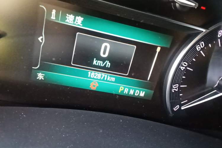 Used Buick GL8 2017 ES 28T Luxury Model China V Standard Odometer Close Up