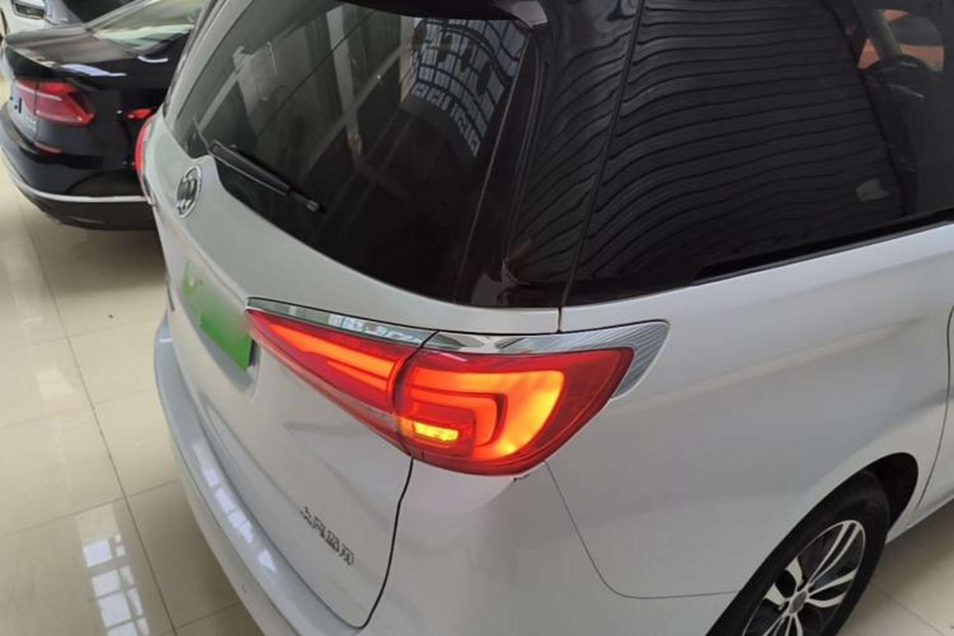 Used Buick GL8 2017 ES 28T Luxury Model China V Standard Rear Right 45 Deg