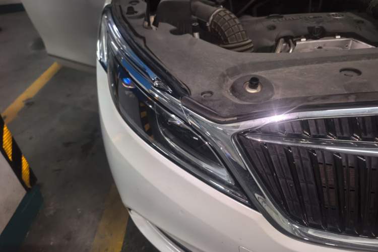 Used Buick GL8 2017 ES 28T Flagship Model China V Standard Right Front Headlight