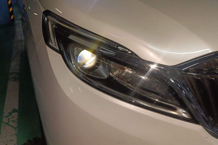 Used Buick GL8 2017 ES 28T Comfort Model China V Standard Right Front Headlight