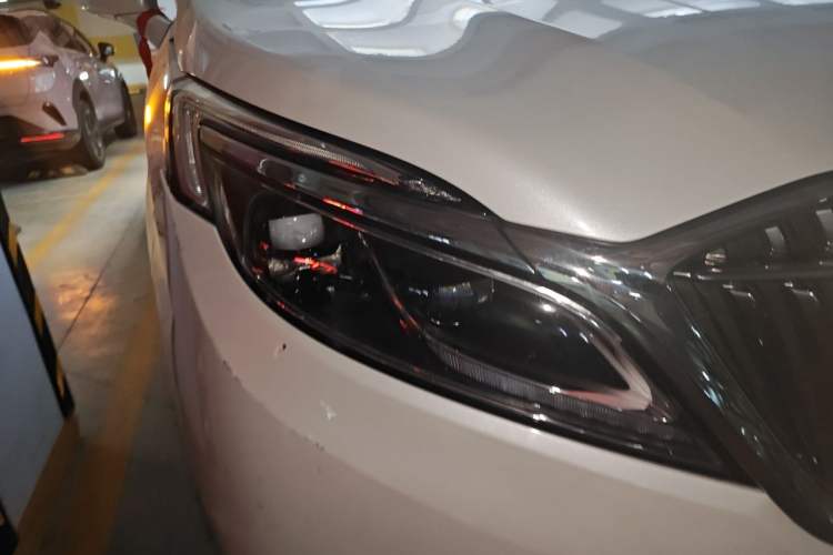Used Buick GL8 2017 ES 28T Luxury Model China V Standard Right Front Headlight