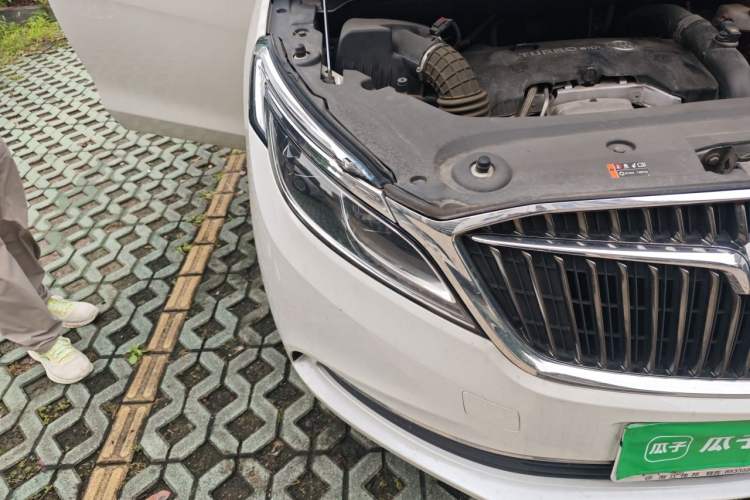 Used Buick GL8 2017 ES 28T Luxury Model China V Standard Right Front Headlight