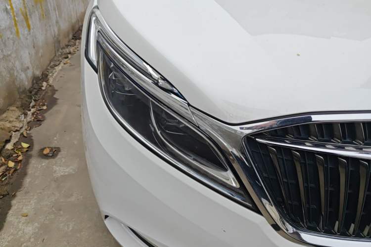 Used Buick GL8 2017 ES 28T Premium Version China V Standard Right Front Headlight