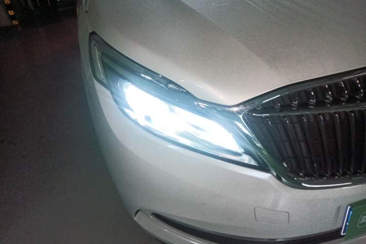 Used Buick GL8 2017 ES 28T Comfort Model China V Standard Right Front Headlight