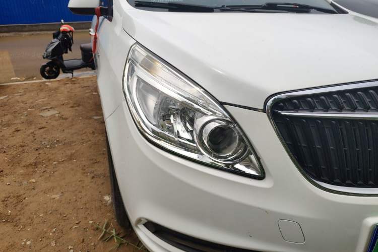 Used Buick GL8 2017 25S Prestige Version China V Standard Right Front Headlight