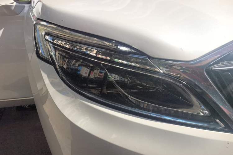 Used Buick GL8 2017 ES 28T Flagship Model China V Standard Right Front Headlight