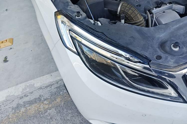 Used Buick GL8 2017 ES 28T Flagship Model China V Standard Right Front Headlight
