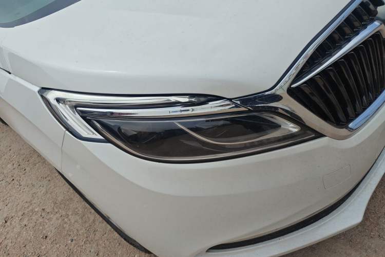 Used Buick GL8 2017 ES 28T Premium Version China V Standard Right Front Headlight