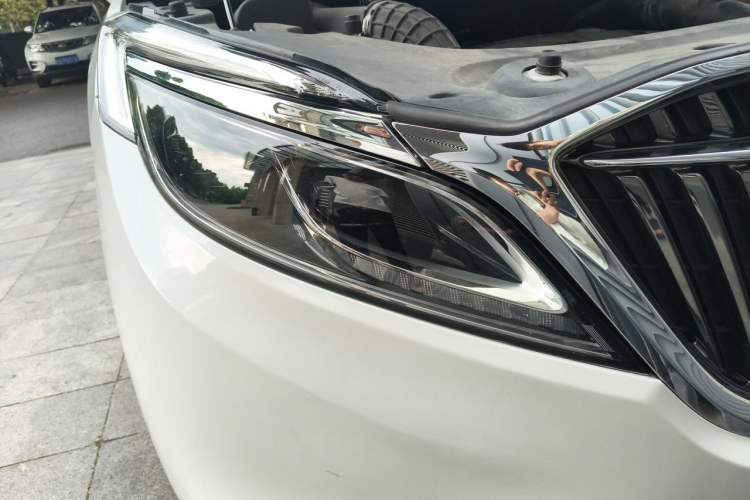 Used Buick GL8 2017 ES 28T Luxury Model China V Standard Right Front Headlight