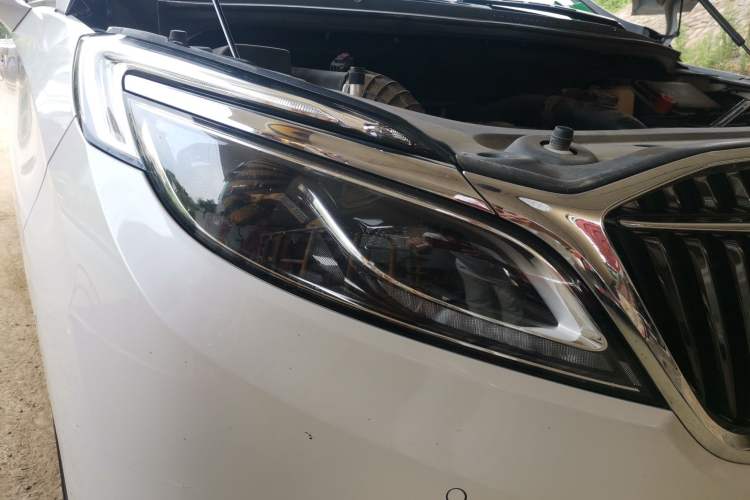Used Buick GL8 2017 ES 28T Flagship Model China V Standard Right Front Headlight
