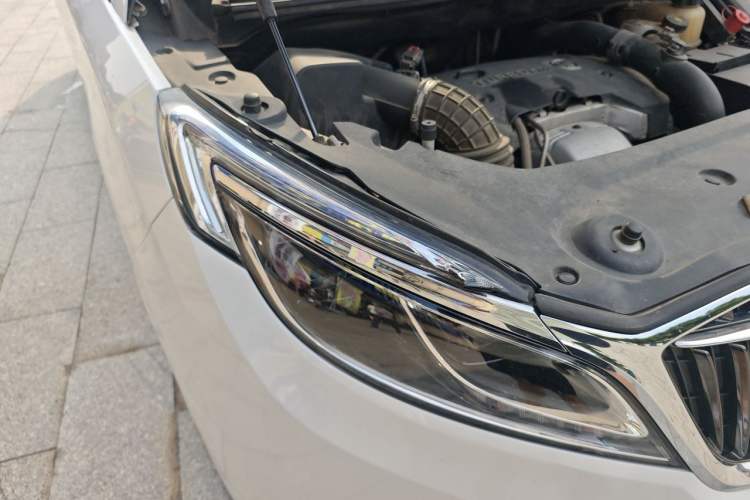 Used Buick GL8 2017 ES 28T Luxury Model China V Standard Right Front Headlight