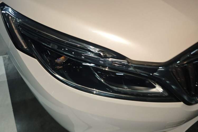 Used Buick GL8 2017 ES 28T Premium Version China V Standard Right Front Headlight