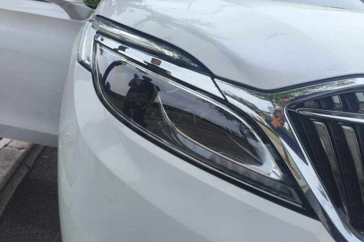 Used Buick GL8 2017 ES 28T Luxury Model China V Standard Right Front Headlight