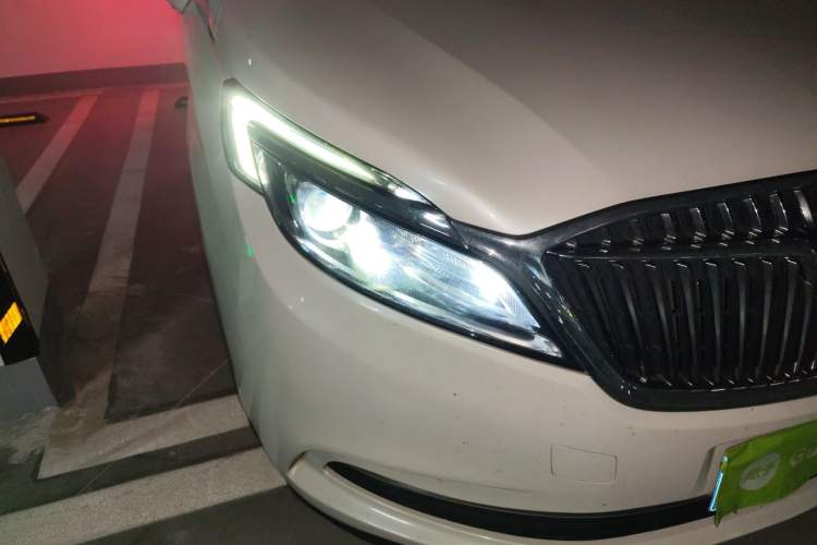 Used Buick GL8 2017 ES 28T Comfort Model China V Standard Right Front Headlight