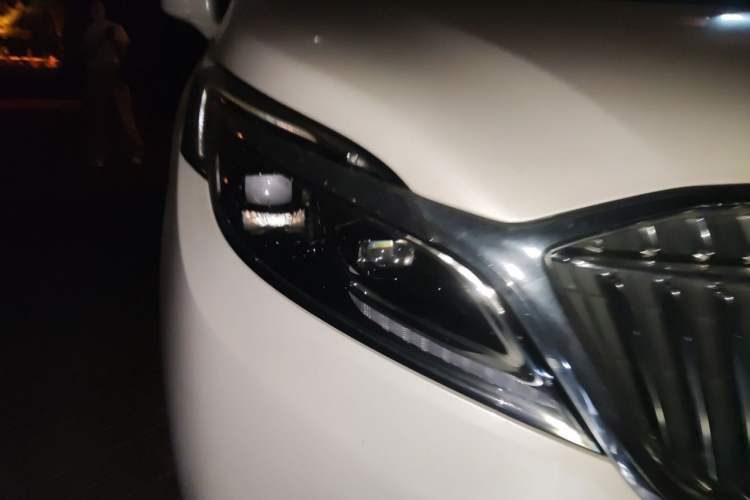 Used Buick GL8 2017 ES 28T Luxury Model China V Standard Right Front Headlight