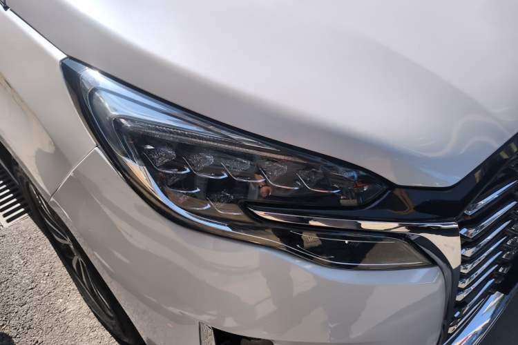 Used Buick GL8 2017 ES 28T Luxury Model China V Standard Right Front Headlight