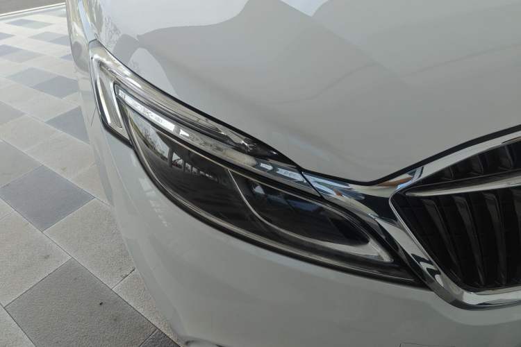 Used Buick GL8 2017 ES 28T Premium Version China V Standard Right Front Headlight