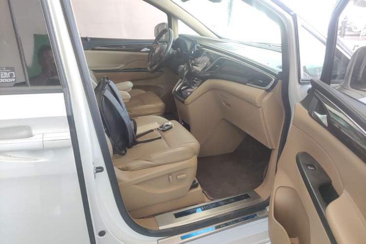 Used Buick GL8 2017 ES 28T Luxury Model China V Standard Right Front Seat
