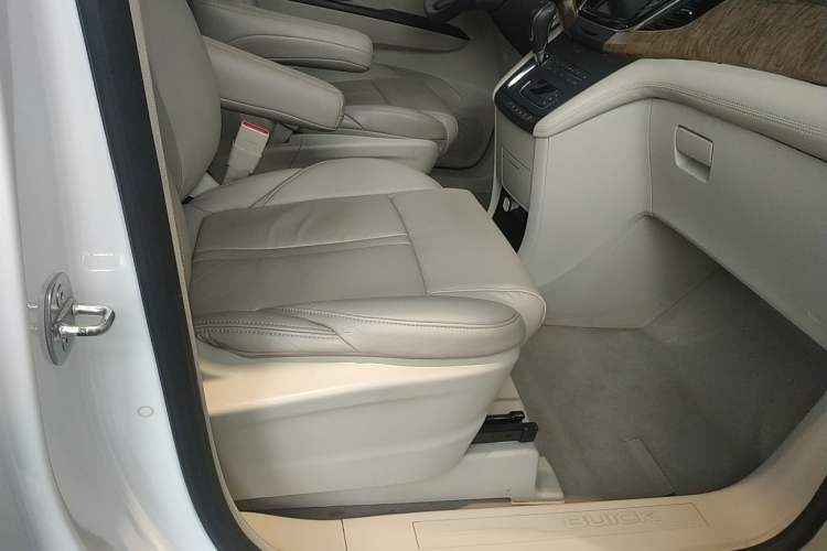 Used Buick GL8 2017 ES 28T Comfort Model China V Standard Right Front Seat