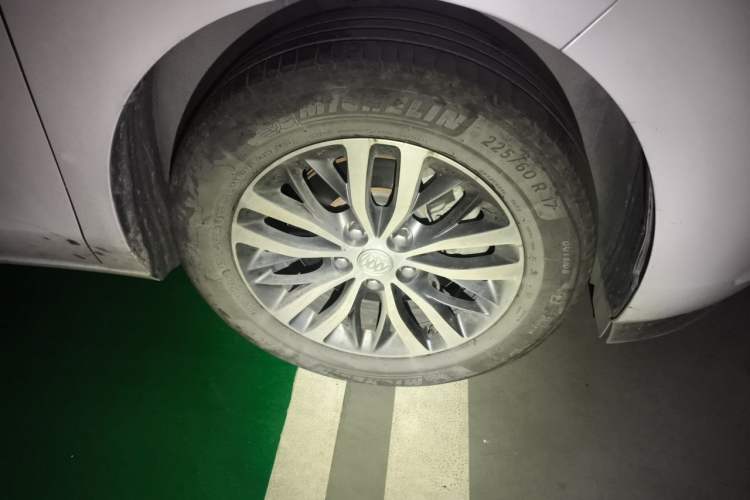 Used Buick GL8 2017 ES 28T Luxury Model China V Standard Right Front Wheel Hub