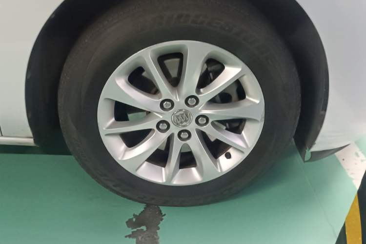 Used Buick GL8 2017 ES 28T Comfort Model China V Standard Right Front Wheel Hub