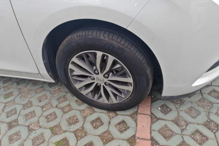 Used Buick GL8 2017 ES 28T Flagship Model China V Standard Right Front Wheel Hub