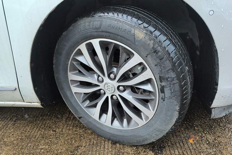 Used Buick GL8 2017 ES 28T Flagship Model China V Standard Right Front Wheel Hub