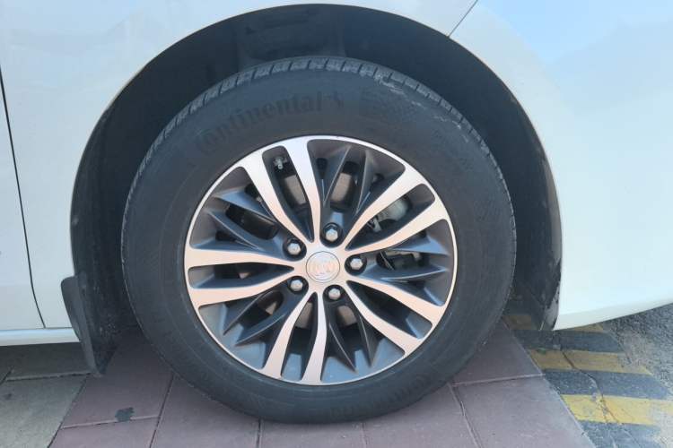 Used Buick GL8 2017 ES 28T Comfort Model China V Standard Right Front Wheel Hub