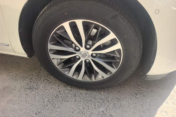 Used Buick GL8 2017 ES 28T Flagship Model China V Standard Right Front Wheel Hub