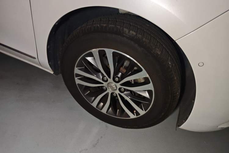 Used Buick GL8 2017 ES 28T Flagship Model China V Standard Right Front Wheel Hub