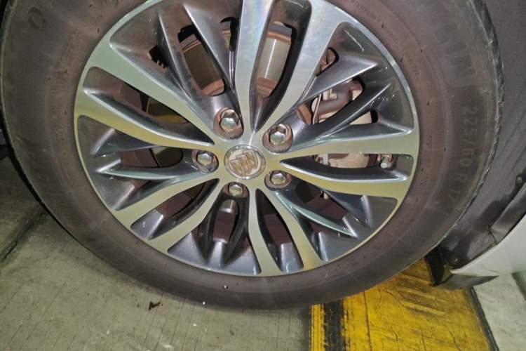Used Buick GL8 2017 ES 28T Flagship Model China V Standard Right Front Wheel Hub