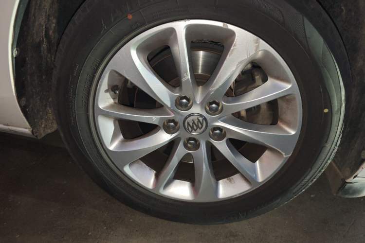 Used Buick GL8 2017 ES 28T Premium Version China V Standard Right Front Wheel Hub
