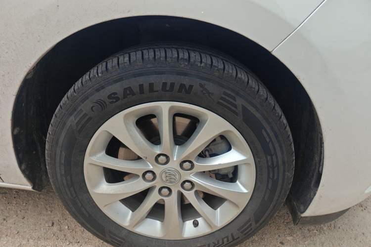 Used Buick GL8 2017 ES 28T Premium Version China V Standard Right Front Wheel Hub