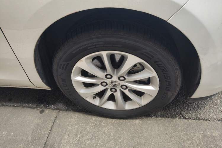 Used Buick GL8 2017 ES 28T Premium Version China V Standard Right Front Wheel Hub