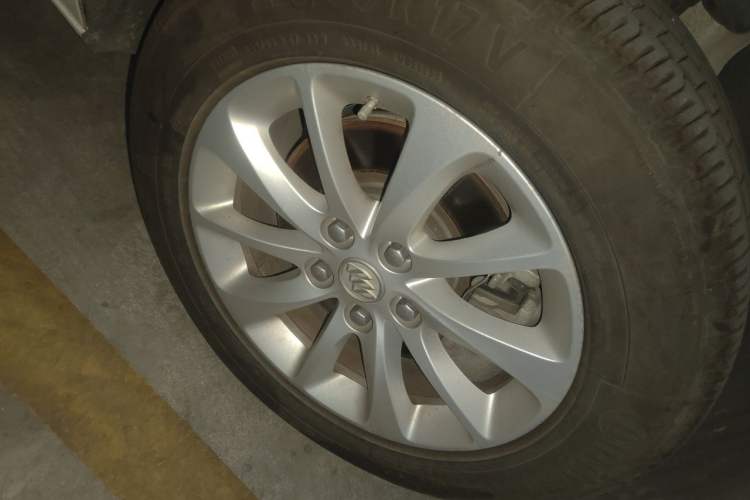 Used Buick GL8 2017 ES 28T Premium Version China V Standard Right Front Wheel Hub
