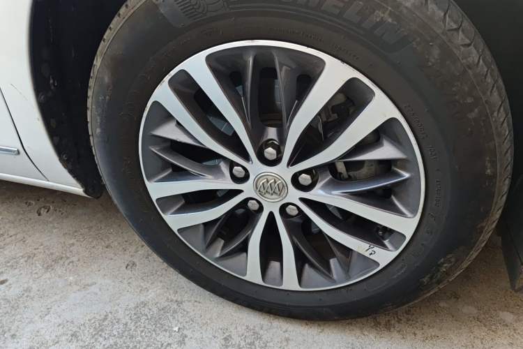 Used Buick GL8 2017 ES 28T Flagship Model China V Standard Right Front Wheel Hub