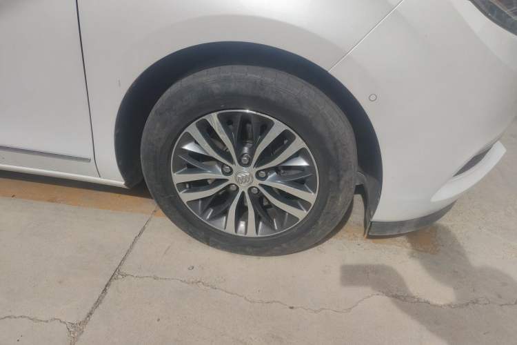 Used Buick GL8 2017 ES 28T Flagship Model China V Standard Right Front Wheel Hub