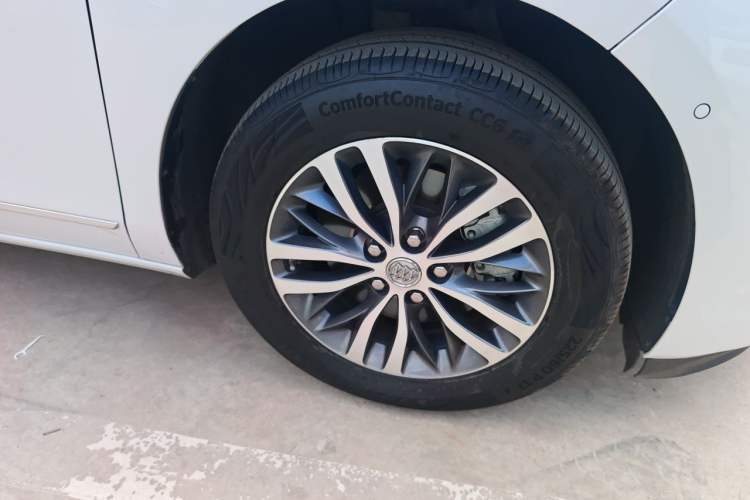 Used Buick GL8 2017 ES 28T Flagship Model China V Standard Right Front Wheel Hub