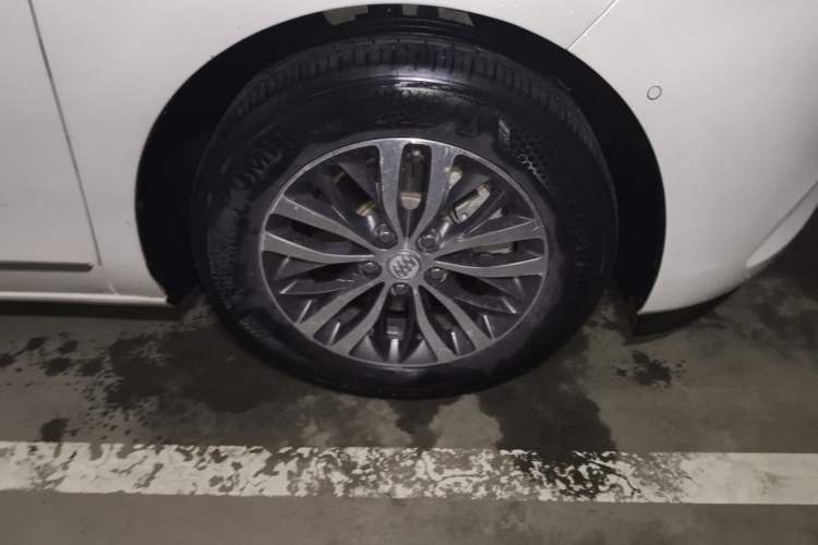 Used Buick GL8 2017 ES 28T Flagship Model China V Standard Right Front Wheel Hub